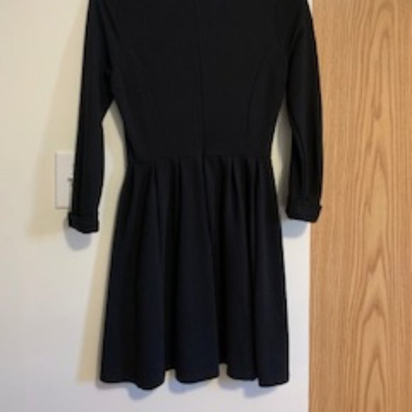 Press black Dress - Picture 3 of 4